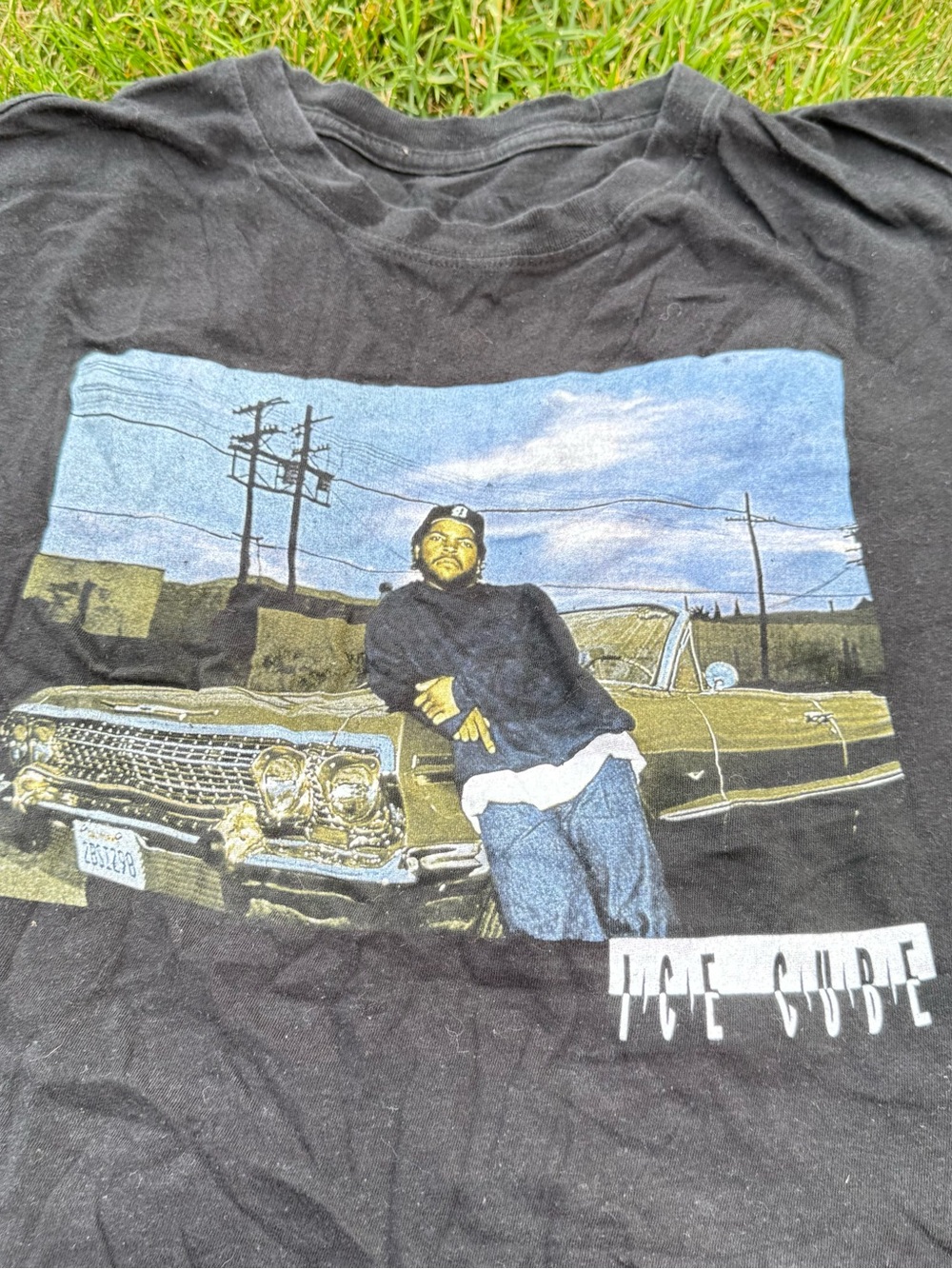 Black Short-Sleeve Graphic Tee with Vintage Car Scene